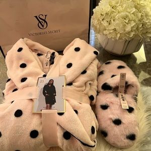 NWT Victoria’s Secret fleece robe and matching slippers